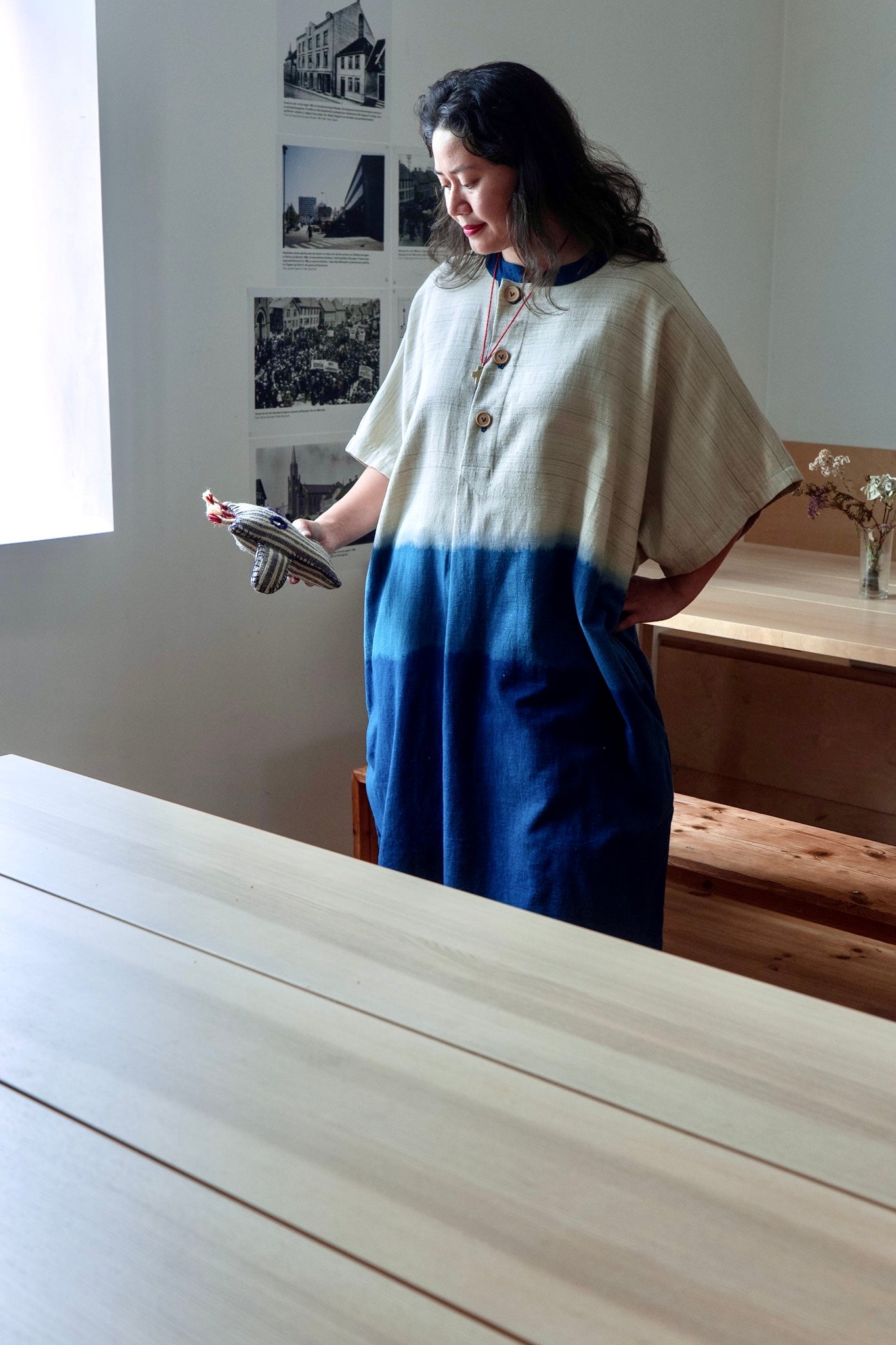 Håndvevd kaftankjole i indigo dip dye