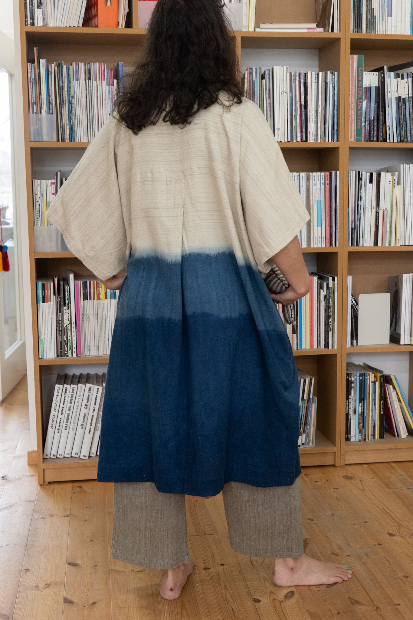 Håndvevd kaftankjole i indigo dip dye