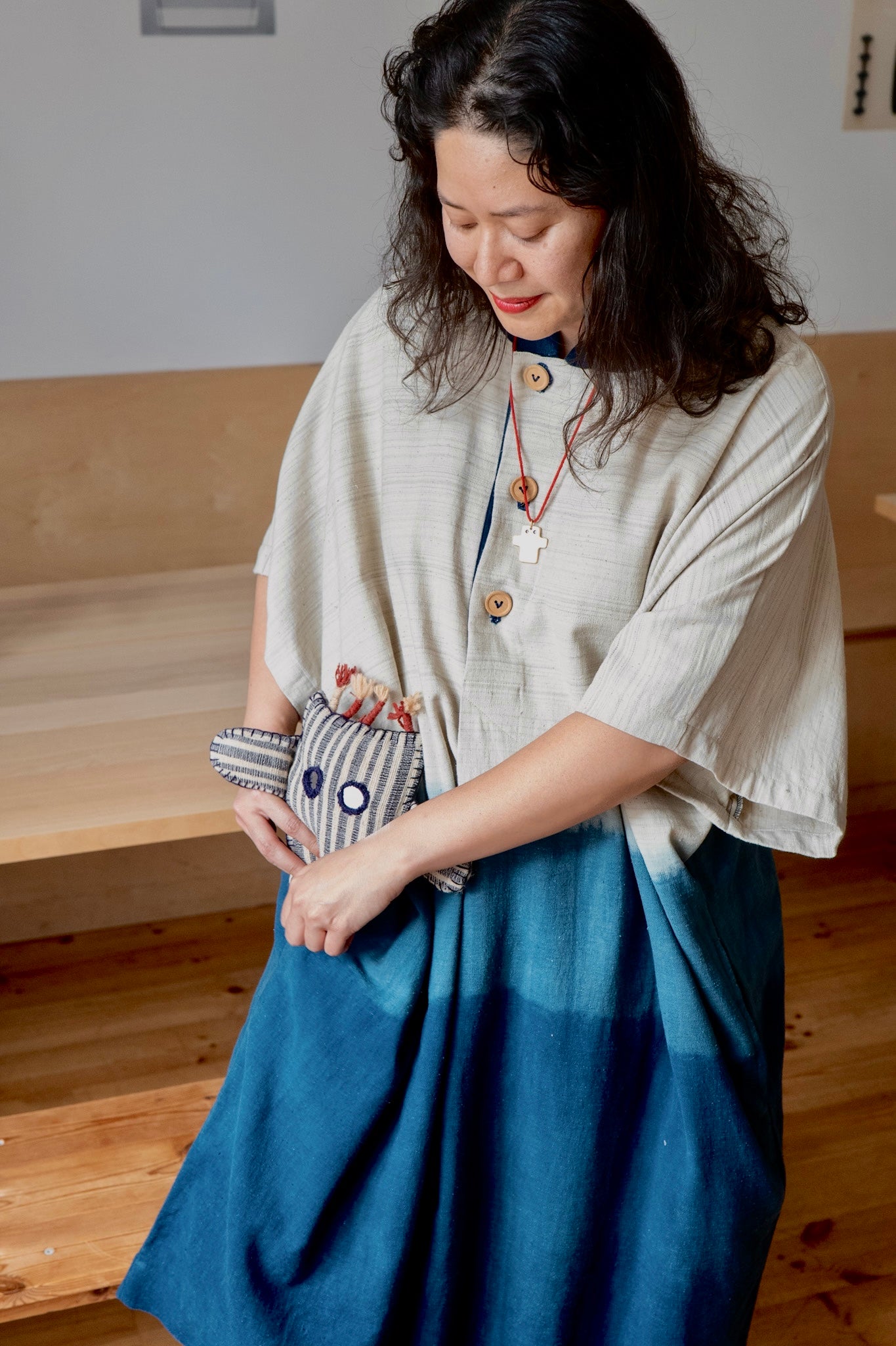 Håndvevd kaftankjole i indigo dip dye