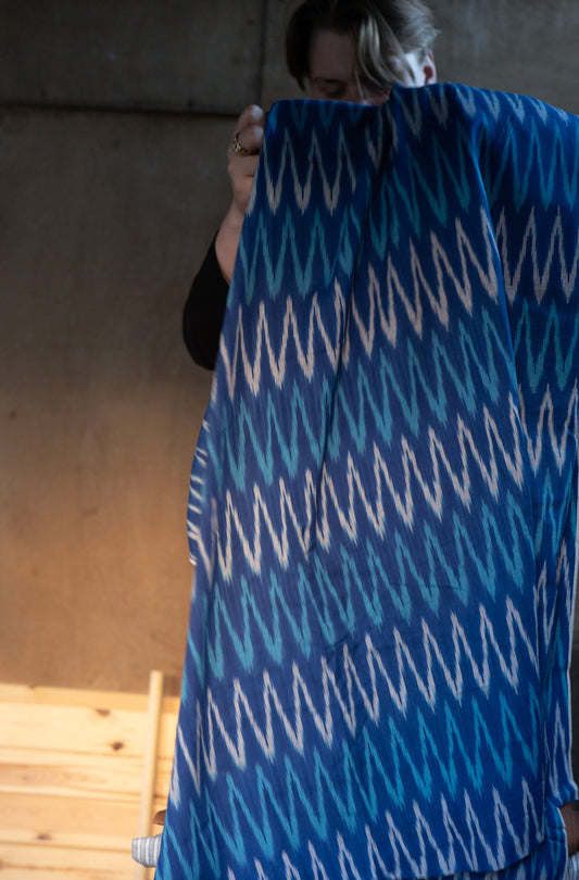 Ikatvevd tekstil i blåtoner