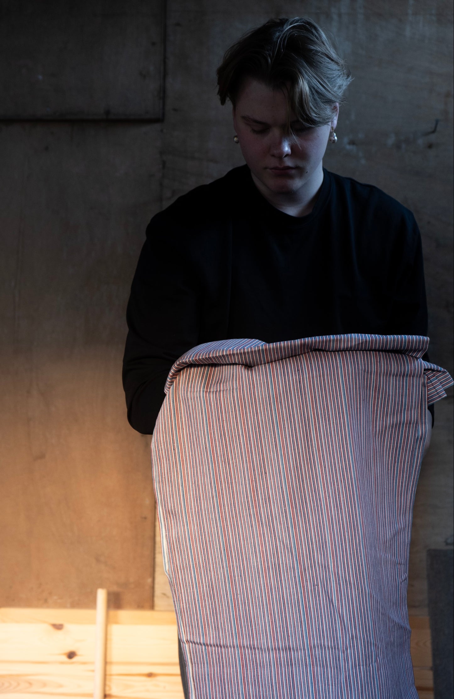 Sjarmerende tekstil med striper i myk tynn denim
