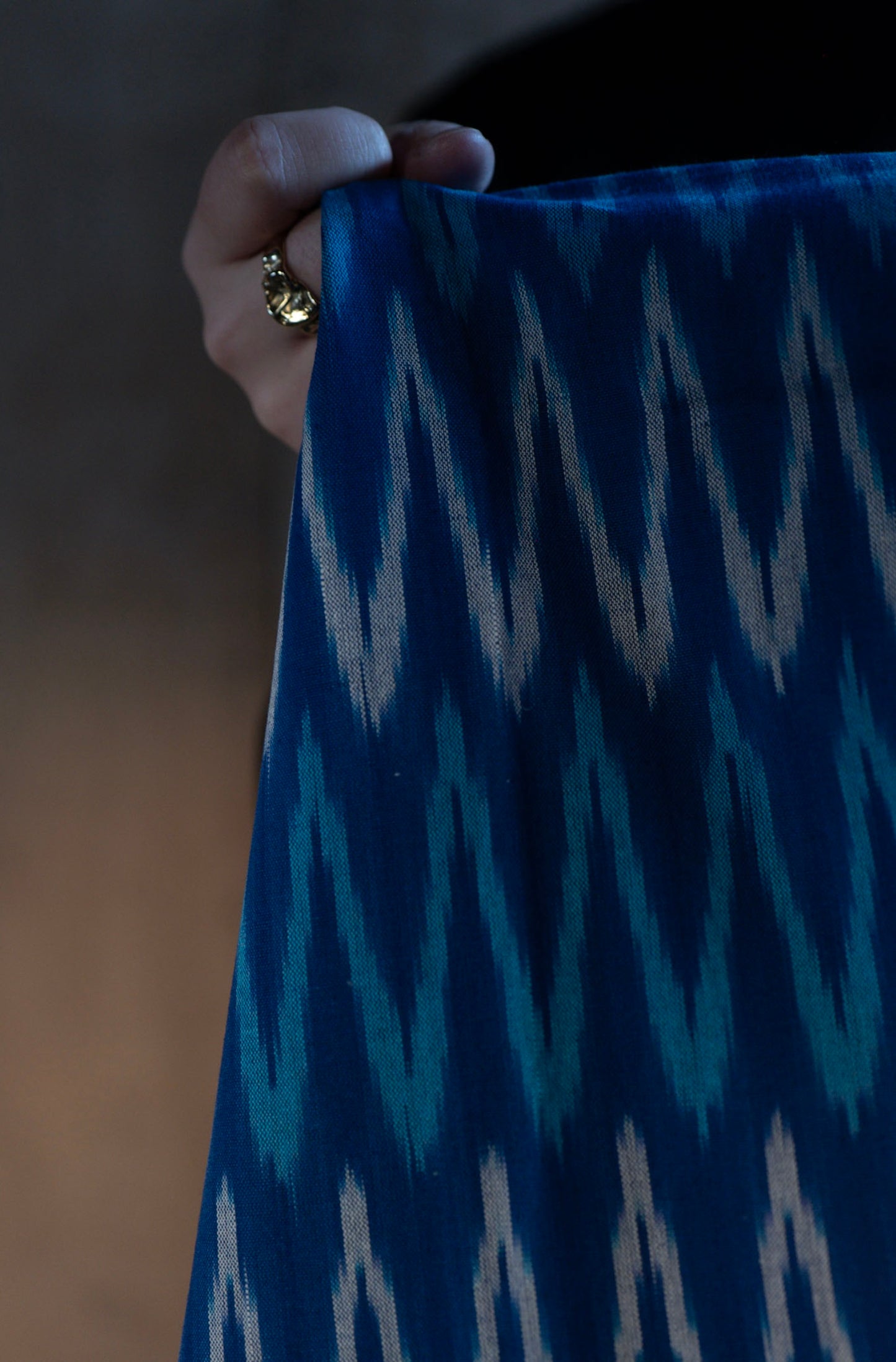 Ikatvevd tekstil i blåtoner