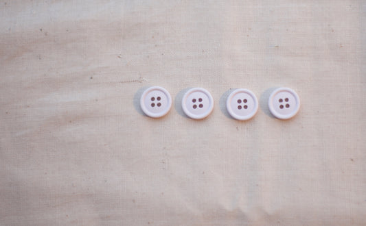 Melkefargede knapper i bomull 15mm